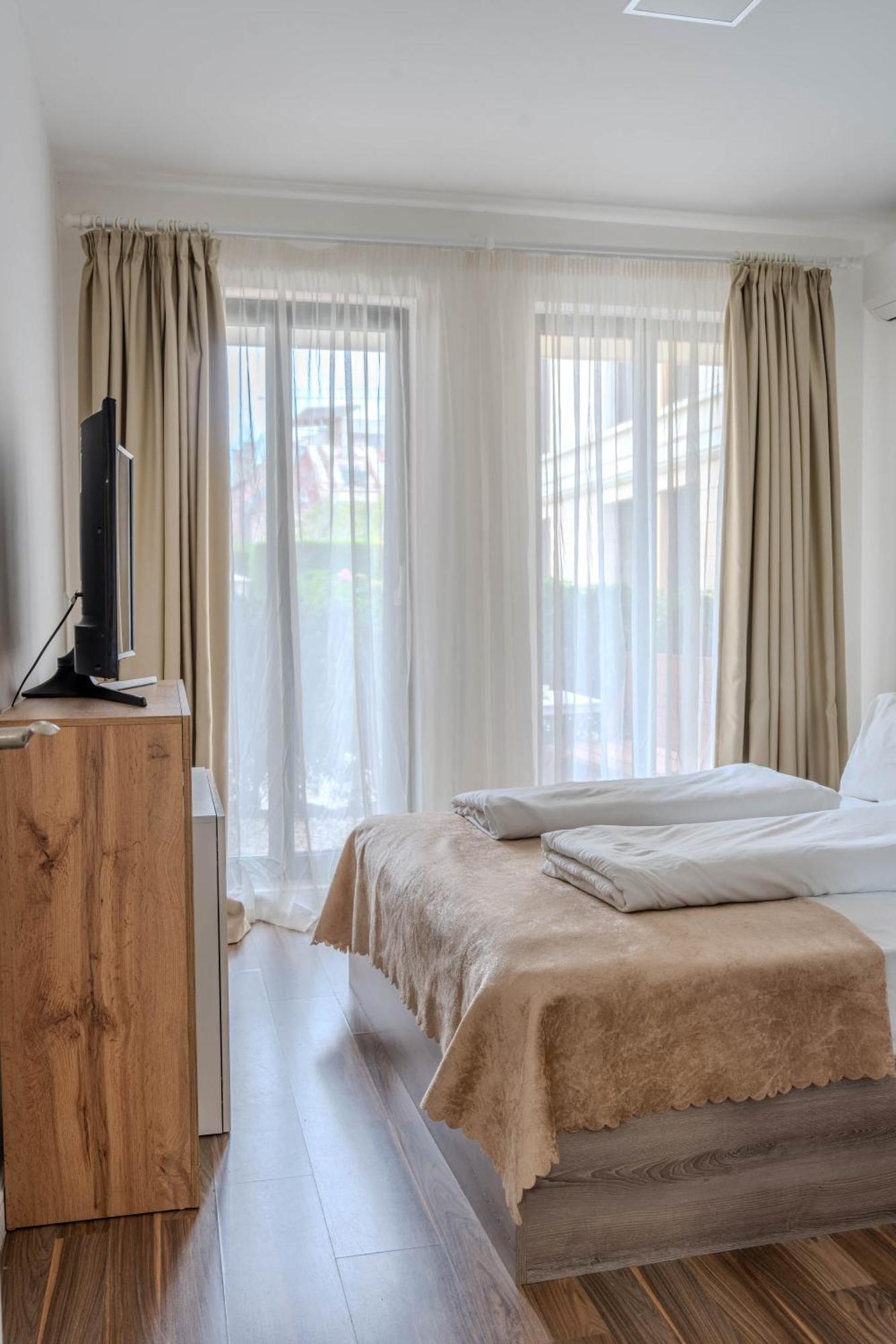 Apartment In Evargreen Complex With Terrace فارنا المظهر الخارجي الصورة